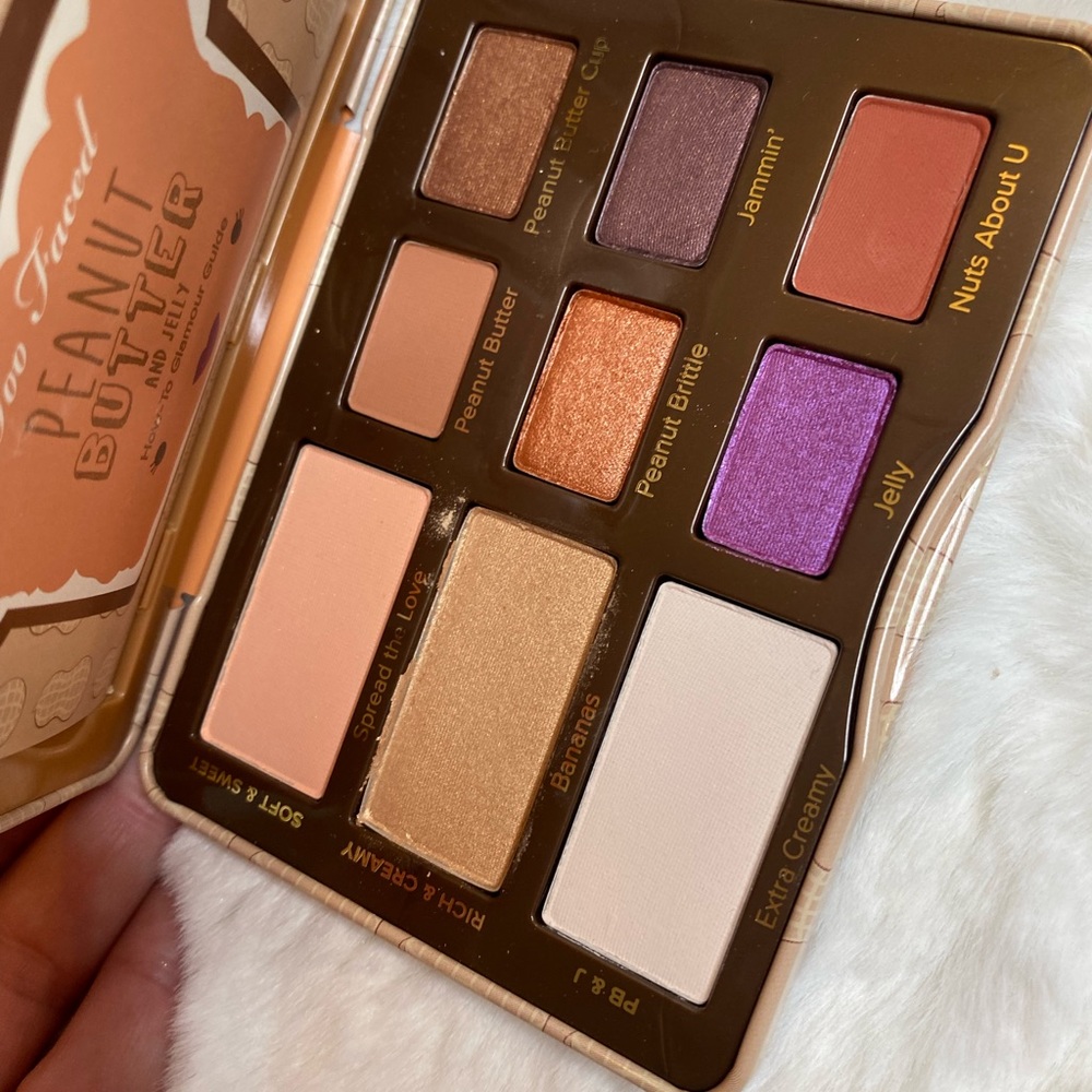 Penut butter and jelly too faced pallete